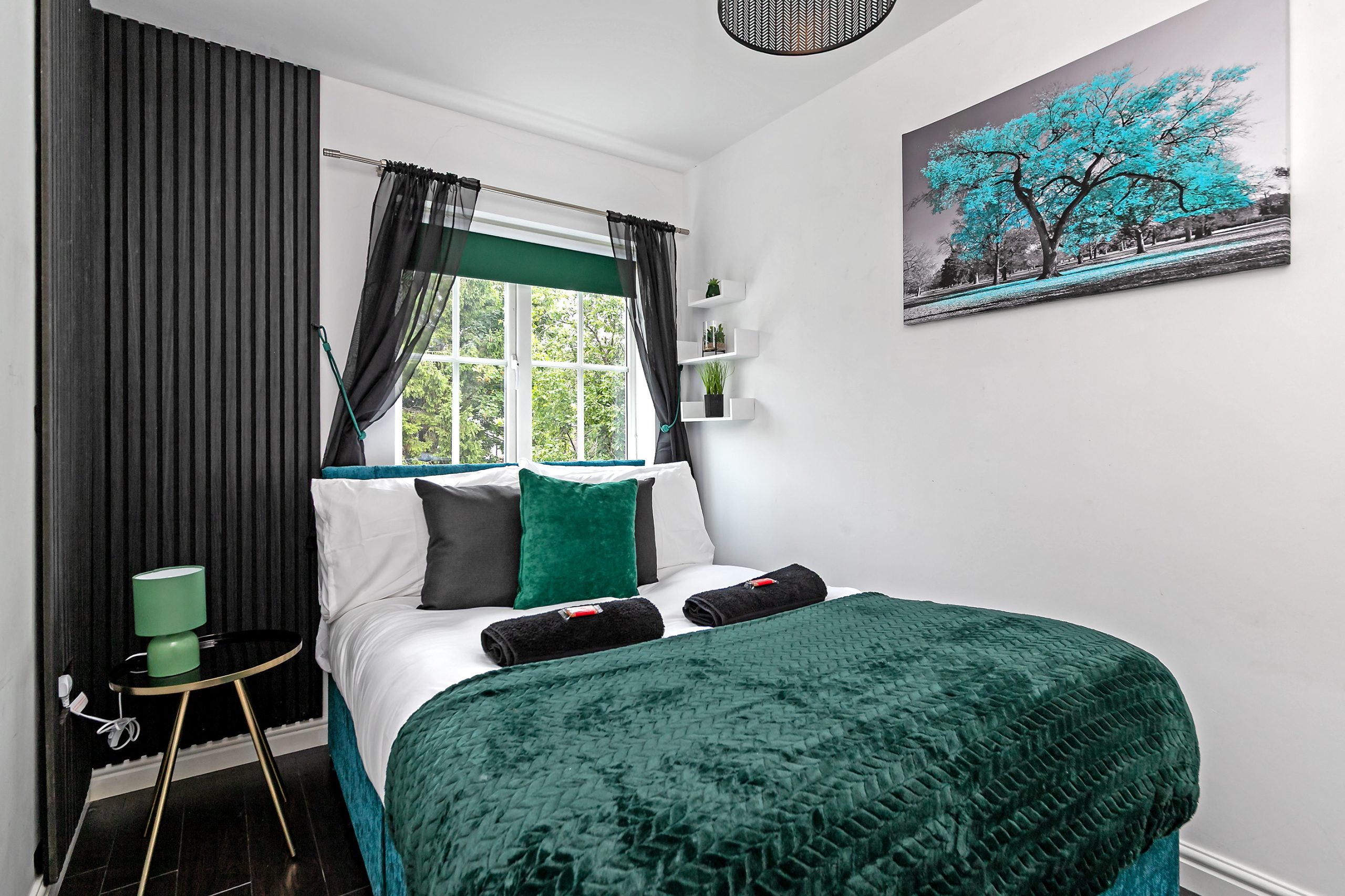 46TheWickets-31 1 chasing-the-moon-skye-bedroom